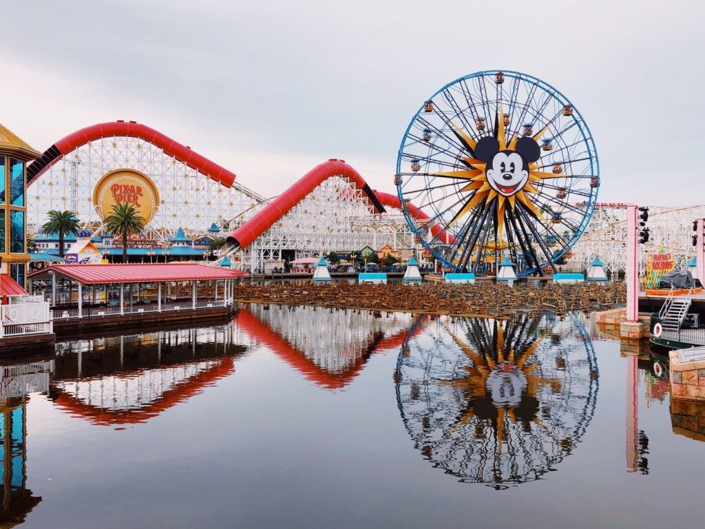 Attrazioni nel parco giochi Disneyland in California