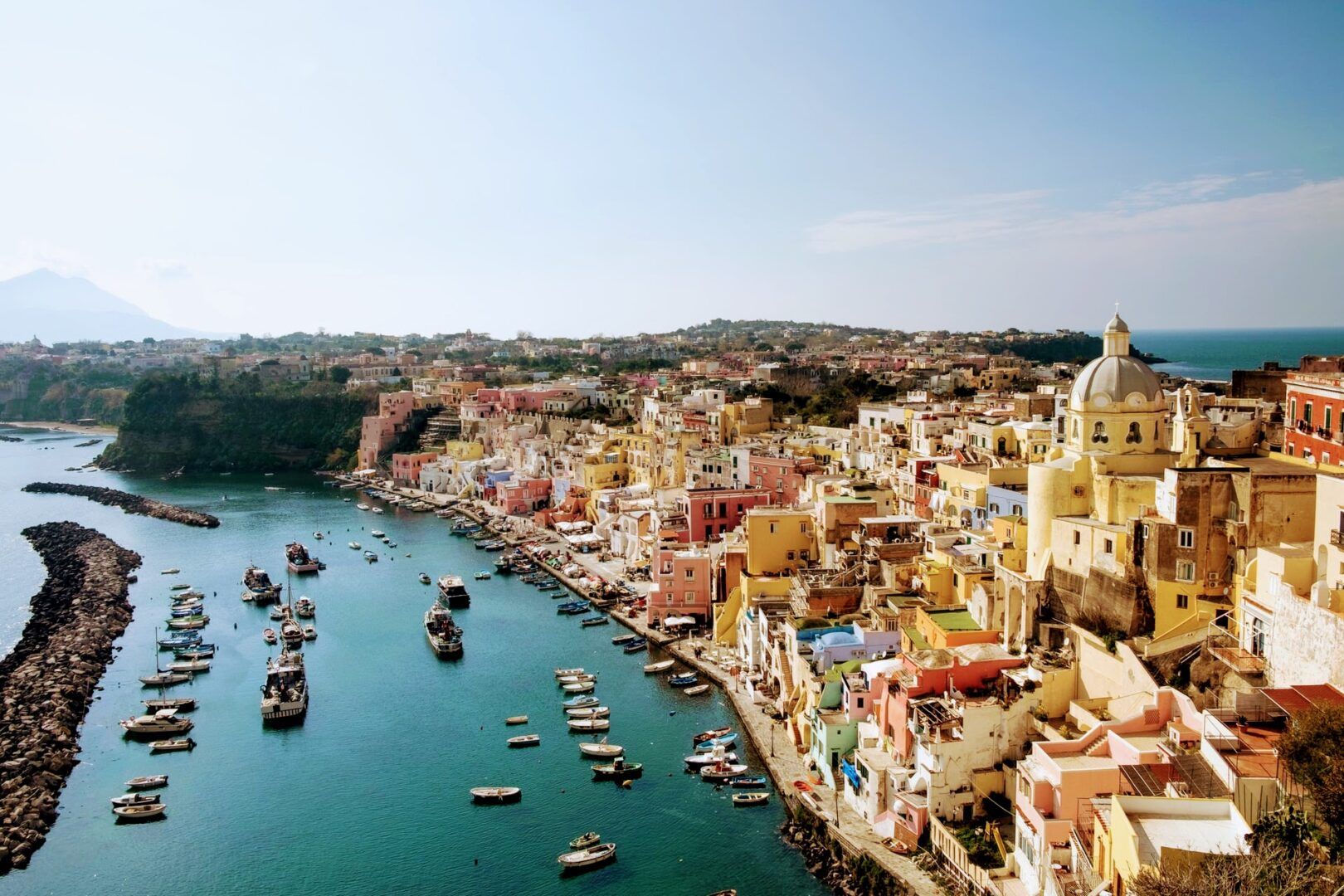 Vacanze di Pasqua 2022 – 8 location per viaggiare all’estero e in Italia