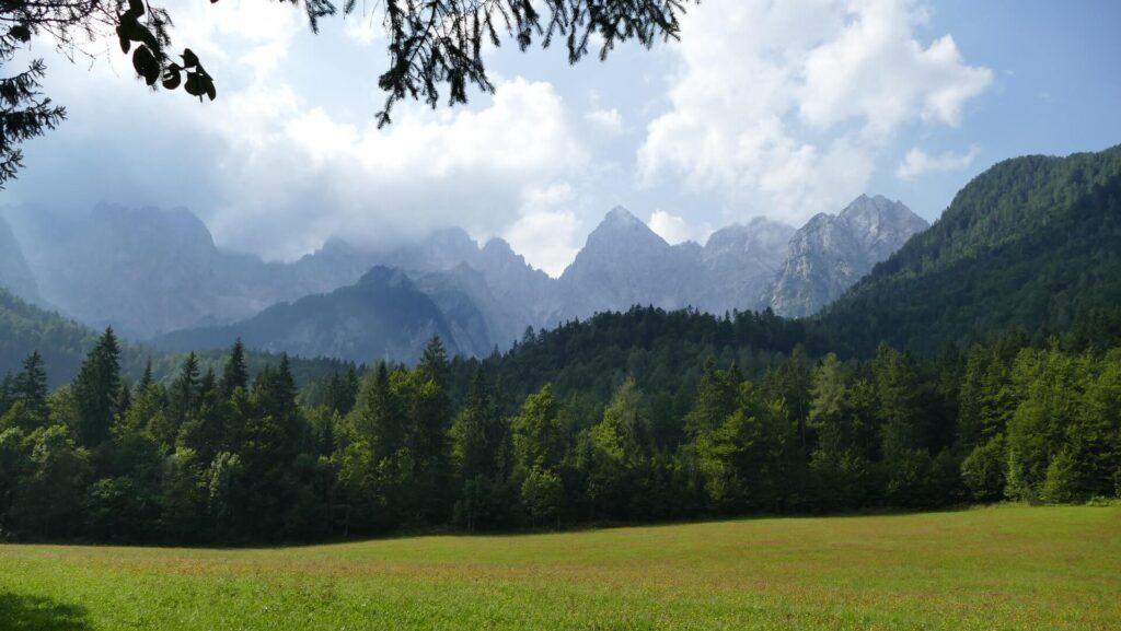 le verdi valli della Slovenia e le sue montagne