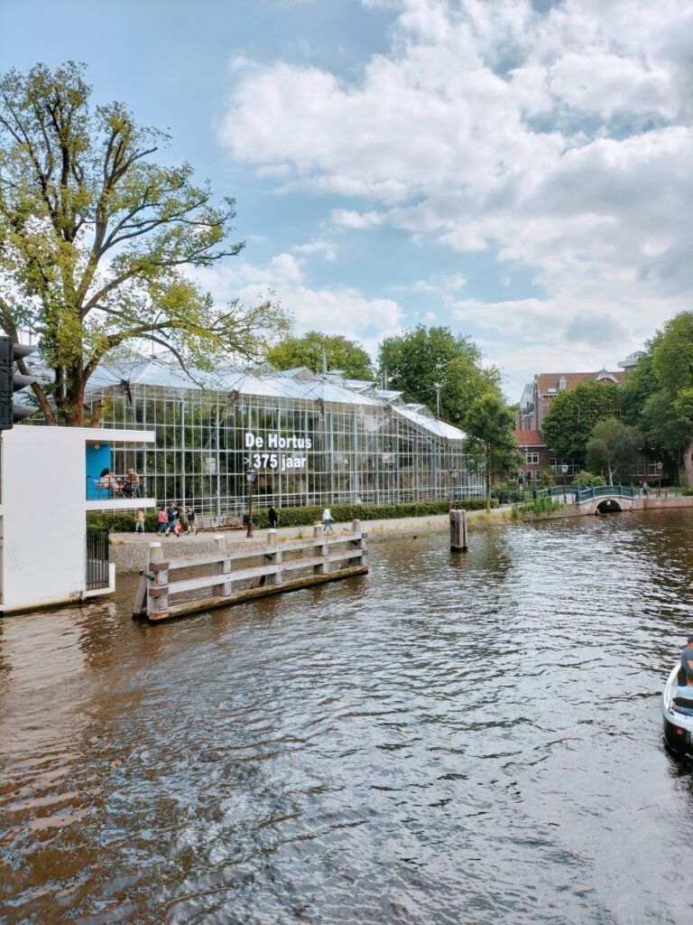 L'Orto Botanico di Amsterdam si affaccia sul canale Nieuwe Herengracht