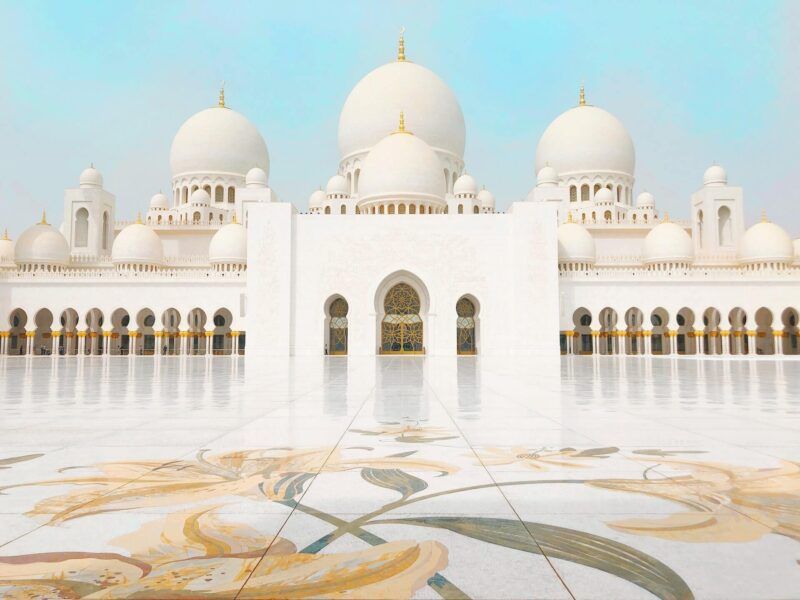 Cosa vedere ad Abu Dhabi fra natura, lusso e futurismo