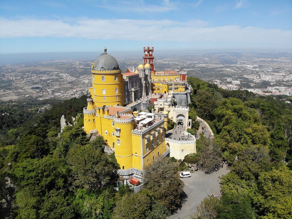 Foto del palacio de pena di Sintra visto dall'alto