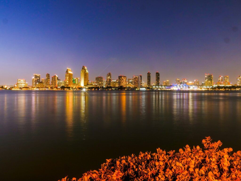 Lo skyline di San Diego visto di notte