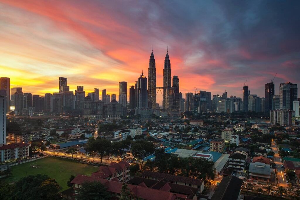 lo skyline di Kuala Lumpur al tramonto