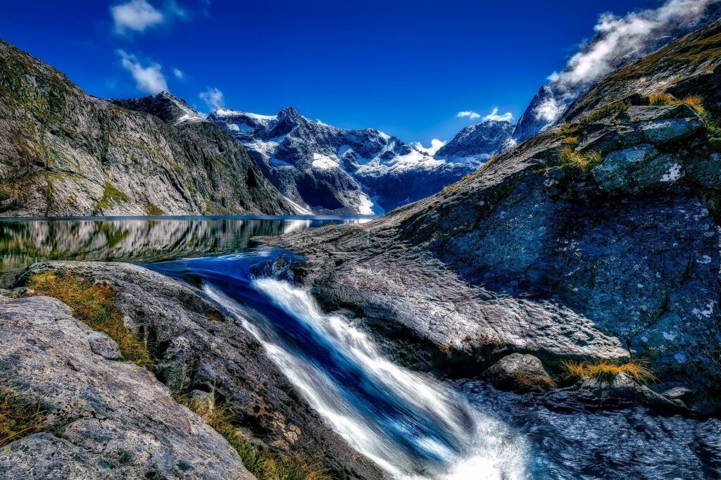 Fiordland National Park in Nuova Zelanda di giorno