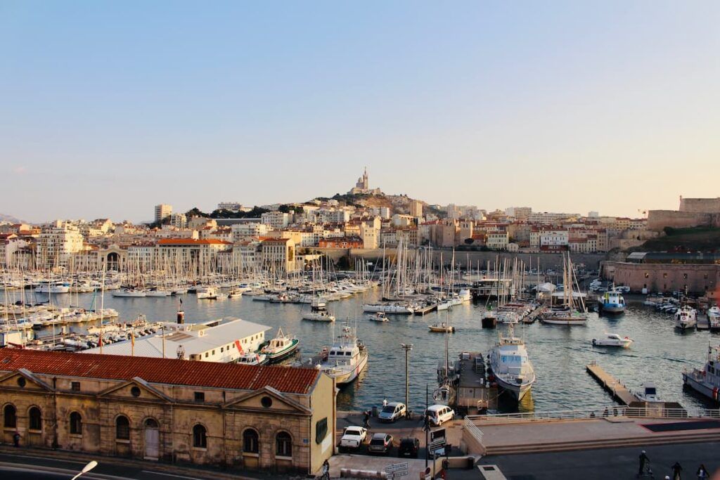 Il porto di Marsiglia visto dall'alto di giorno