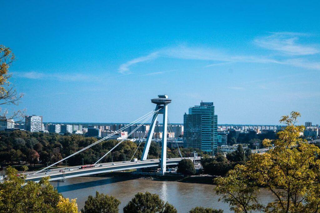 Il ponte Most SNP a Bratislava in Slovacchia