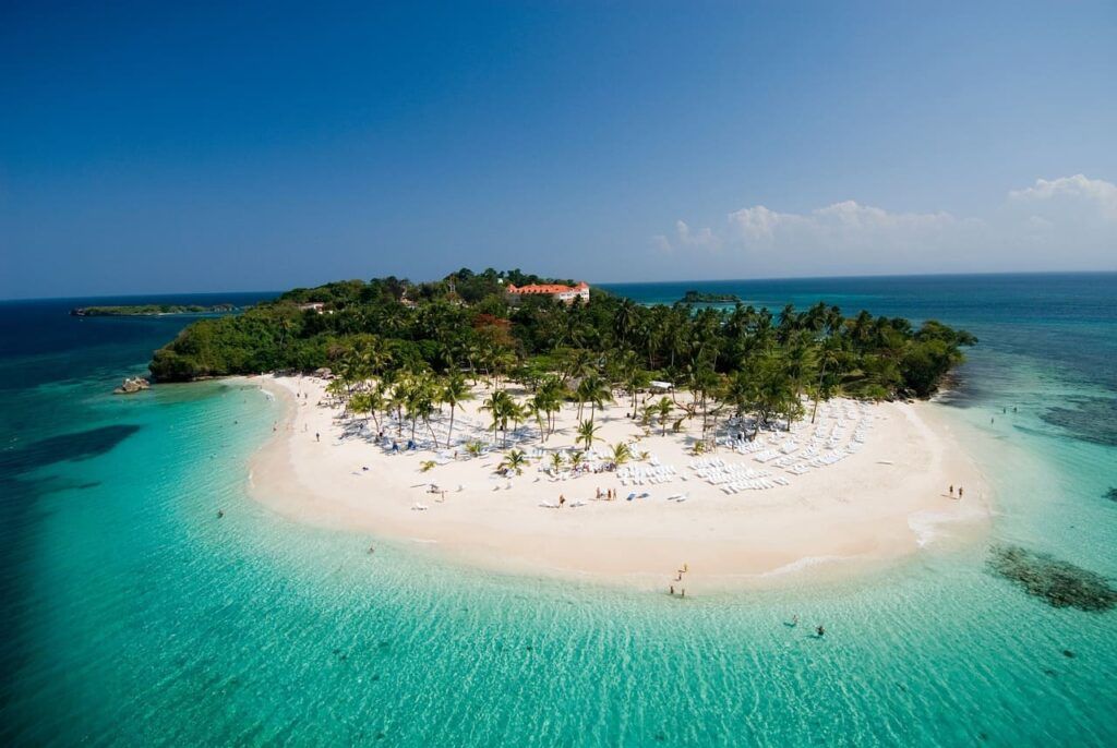 L'isola paradisiaca di Cayo levantado in Repubblica Dominicana vista dall'alto