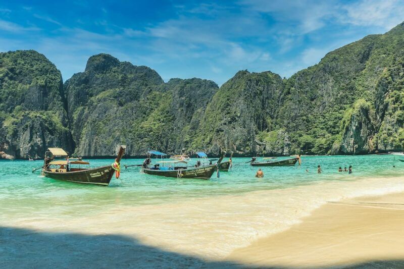 Tipiche long tails boats in Thailandia
