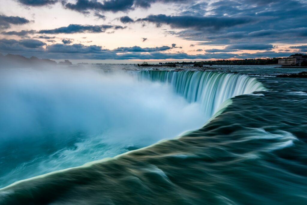 Le cascate del Niagara riprese all'alba