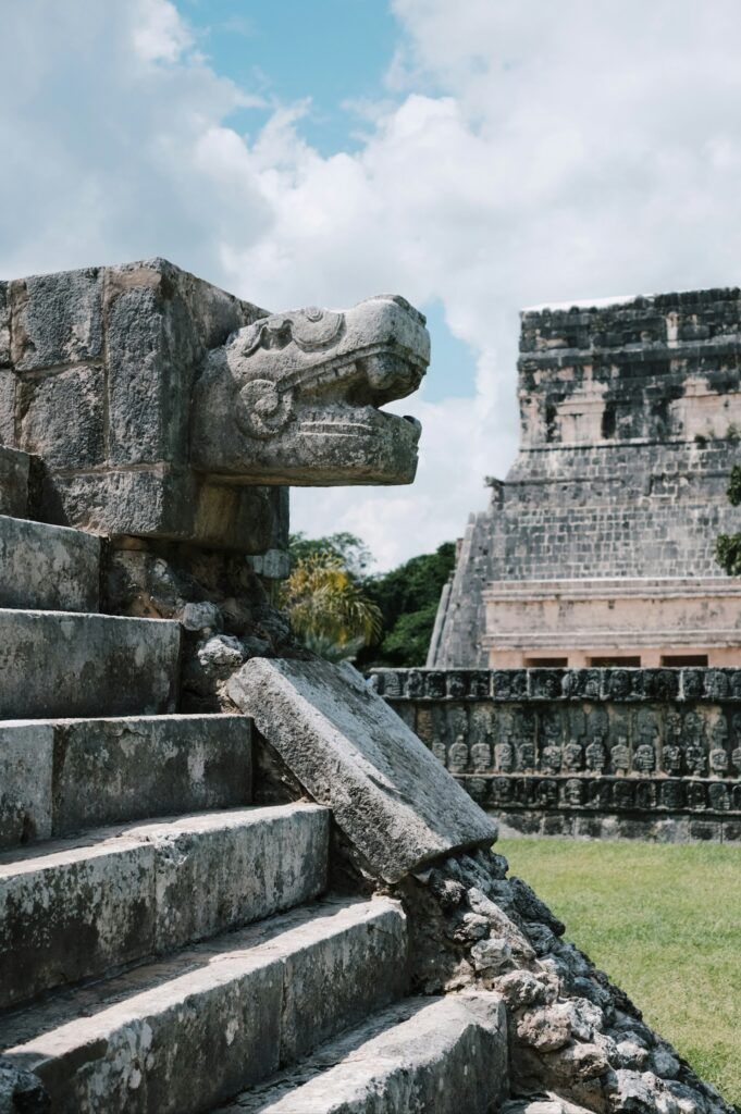 scultura del Sacred Serpent a Chichen Itza