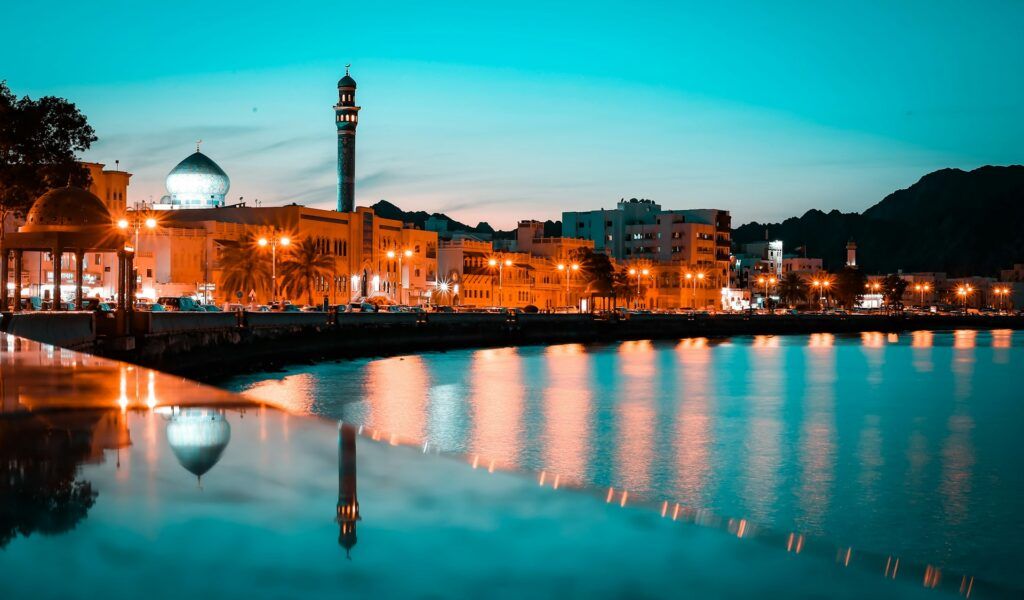 vista del lungomare di Muscat al crepuscolo