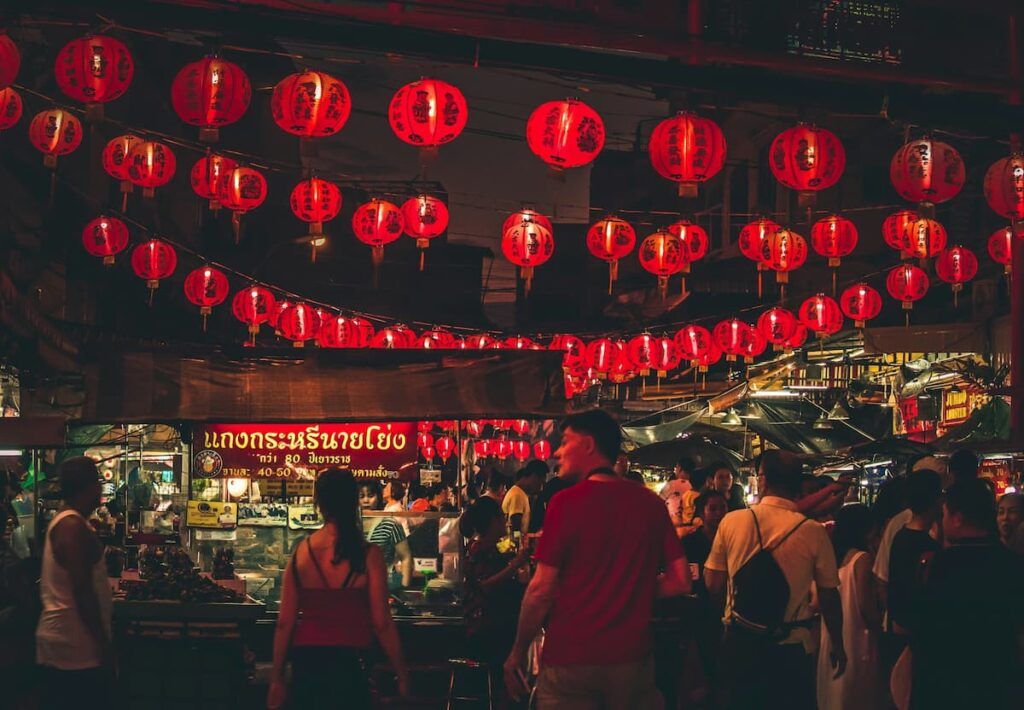 mercato di sera a bangkok