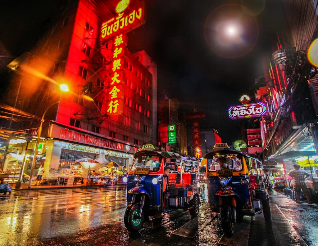 tuk-tuk parcheggiati