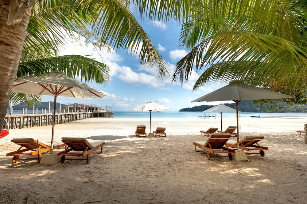 Sdraie su una spiaggia di Phuket
