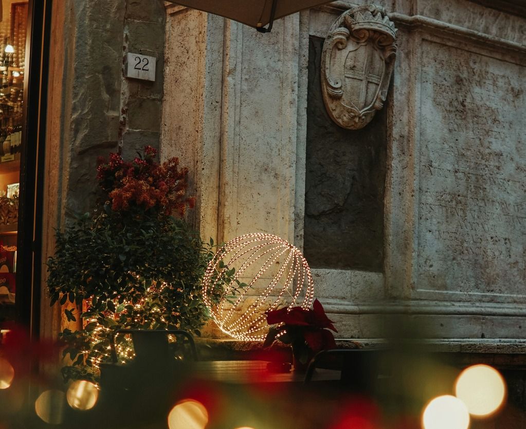 Uno scorcio di Arezzo e dei suoi palazzi storici tra l'atmosfera del Natale.