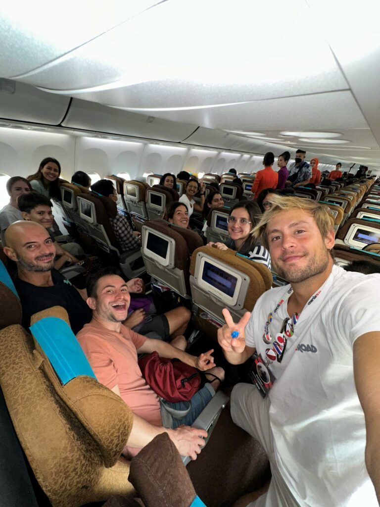 Selfie in aereo di un viaggio WeRoad.