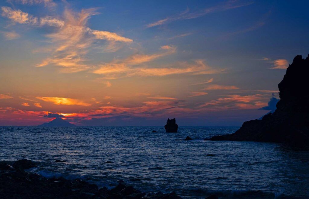 Isole Eolie al crepuscolo.