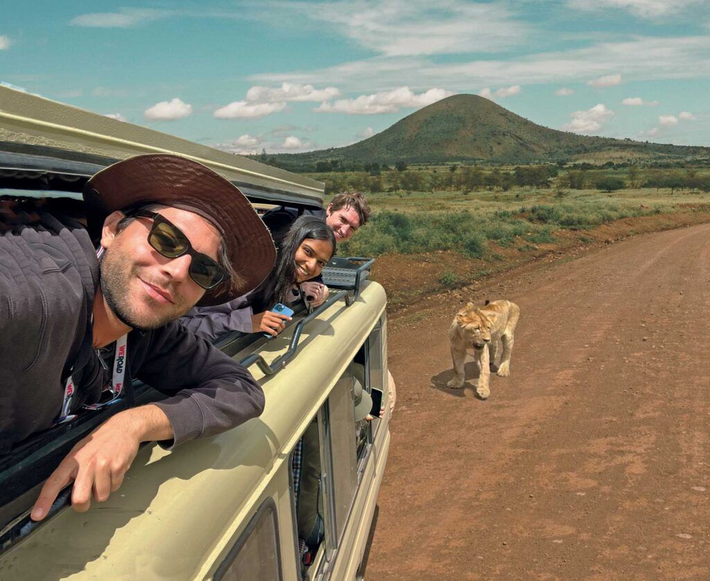 Viaggiatori di WeRoad in safari in Tanzania.