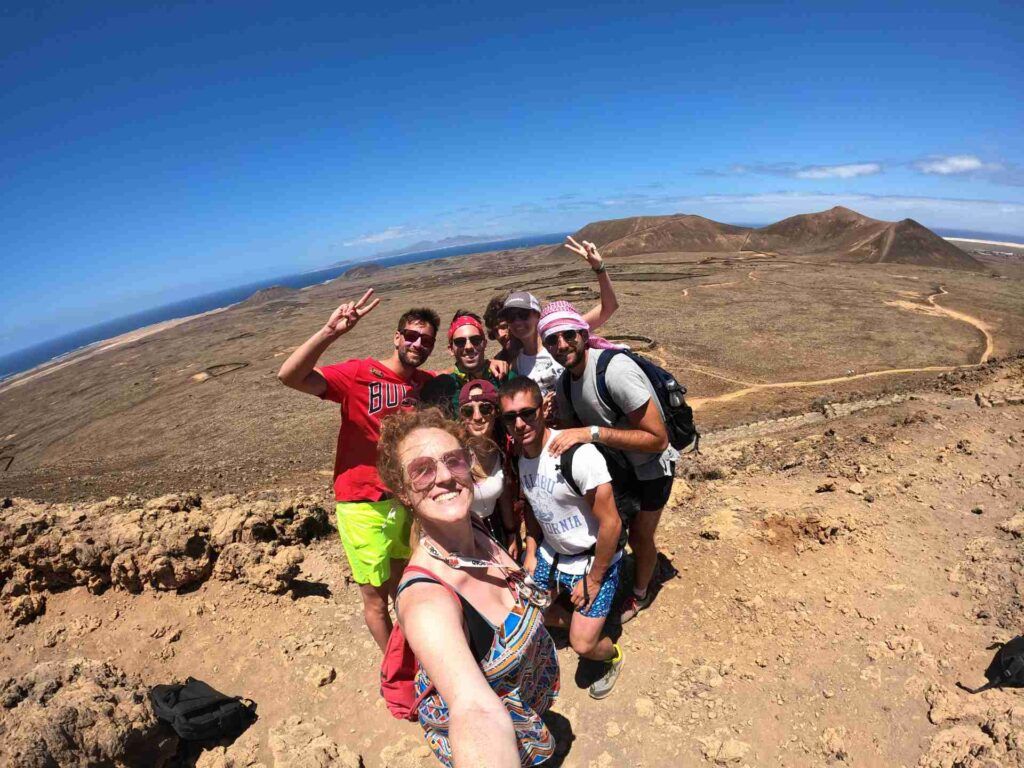 Gruppo WeRoad a Fuerteventura.